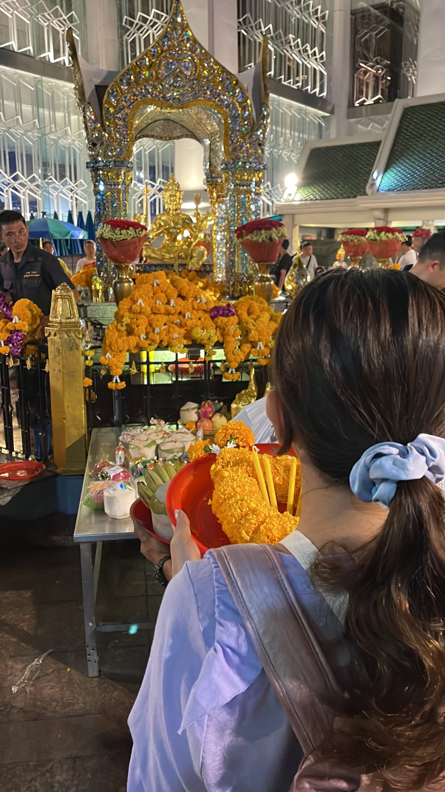 泰國曼谷四面佛怎麼拜、如何還願、供品怎麼買、拜拜順序、禁忌全攻略懶人包