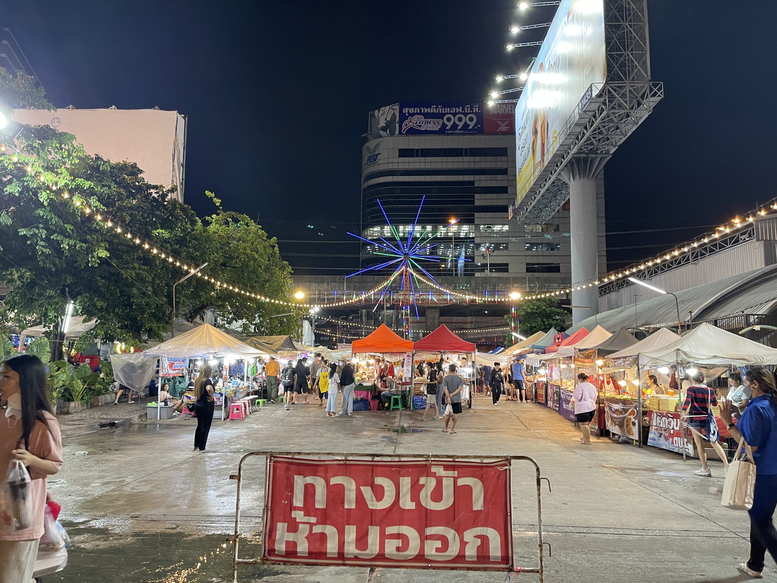 泰國當地夜市蘭甘亨Ramkhamhaeng Night Market ｜去泰國不要再去網紅夜市被多宰一筆啦